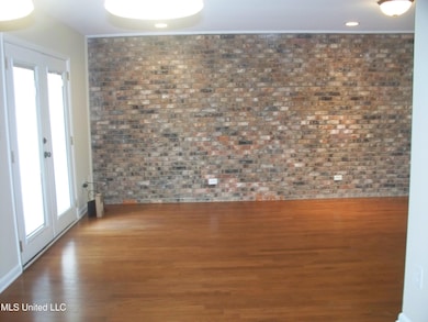 527 Front Beach Dr, Ocean Springs, MS 39564 - photo 7