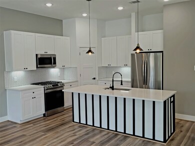 213 E 38th St, Houston, TX 77018 - photo 7