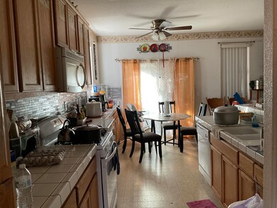 623 N Maurer St, Porterville, CA 93257 - photo 4