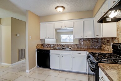 8807 Twisting Vine Ln, Houston, TX 77040 - photo 3