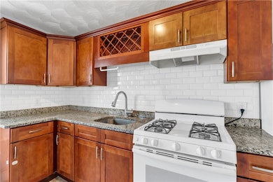 871 Manton Ave unit 1, Providence, RI 02909 - photo 3