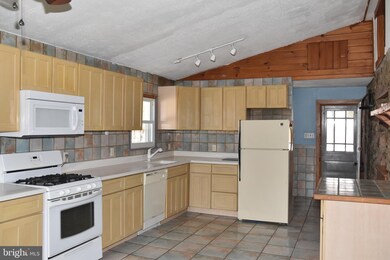 2038 Adams Rd unit 6, East Greenville, PA 18041 - photo 5