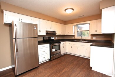 kitchen w/ all new stainless appliances and new si