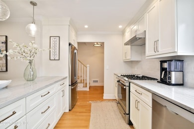 8-web-or-mls-75-cos-cob-ave-apt-9