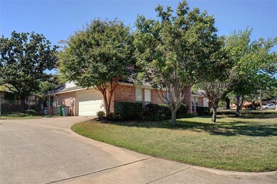 105 Marseille Dr, Hurst, TX 76054 - photo 3