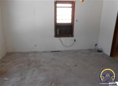 1188 SW Seabrook Ave, Topeka, KS 66604 - photo 2