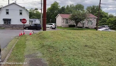 2211 Ash St, Scranton, PA 18510 - photo 3