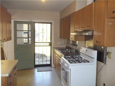 LOTS OF CABINETS!
