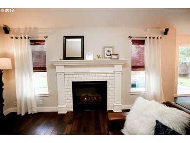 947 S 9th St, Harrisburg, OR 97446 - photo 6