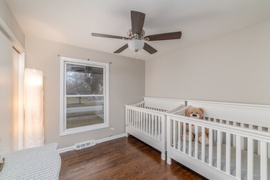 29W376 Wagner Rd, Naperville, IL 60564 - photo 4