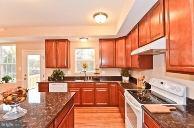 8039 Gabriels Ct, Jessup, MD 20794 - photo 4