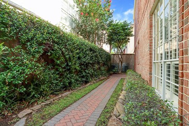 1405 W Hilshire Park Dr, Houston, TX 77055 - photo 3