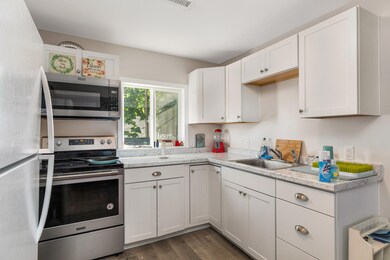 8-10 Bicknell St, Kittery, ME 03904 - photo 5