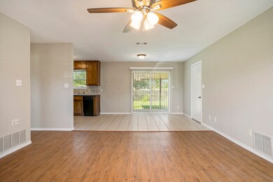 826 Meadowlark Cir, Granbury, TX 76049 - photo 7