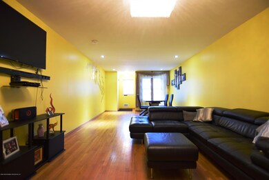 (7) Living Room