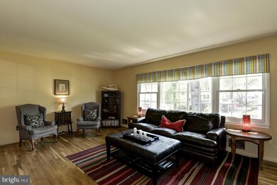 5305 Crestedge Ln, Rockville, MD 20853 - photo 4
