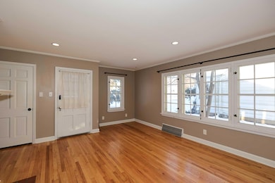 10907 Glenway Ct, Milwaukee, WI 53222 - photo 6