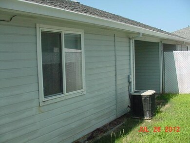 1074 Cherry St, Central Point, OR 97502 - photo 2