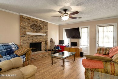 4-web-or-mls-202 Shekel Dr-4