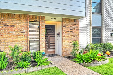 10210 Longmont Dr unit 44/6, Houston, TX 77042 - photo 4
