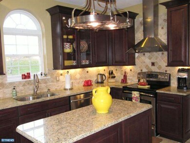 305 Aftons Cir, Spring City, PA 19475 - photo 4