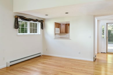 Dining Area w/Pass Thru