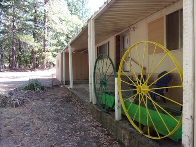 269 Opal Ln, Grants Pass, OR 97526 - photo 3