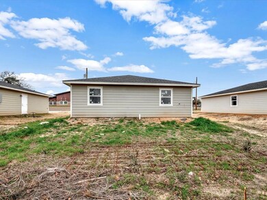 726 N Sanders St, Nacogdoches, TX 75964 - photo 5