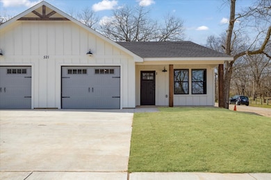 521 Gates St unit A&B, Bonham, TX 75418 - photo 3