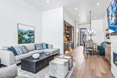 4_Livingroom_1800x1200_4000463
