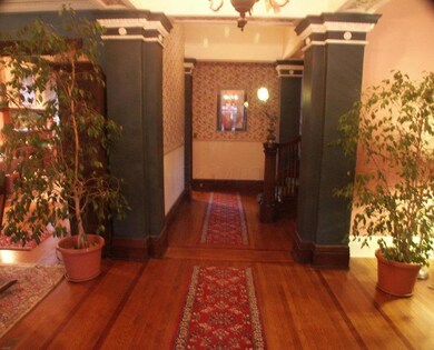 Foyer columns