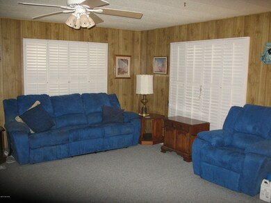 5302 Box R Living Room