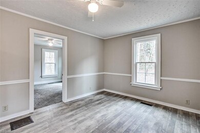 1047 Robbins St, Asheboro, NC 27203 - photo 3