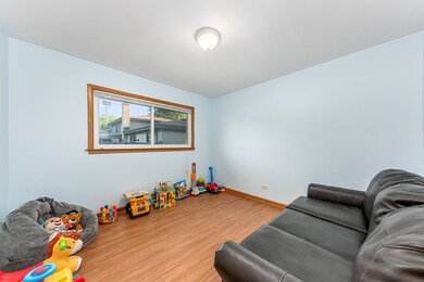 621 Suffolk Ave, Westchester, IL 60154 - photo 7