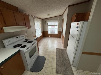 11359 N Lake Dr, Fenton, MI 48430 - photo 3