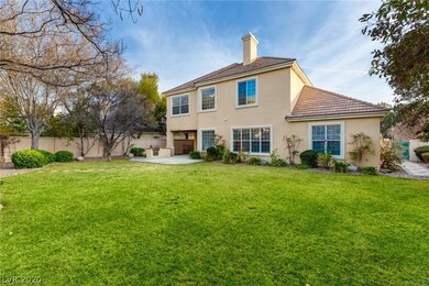 Large Backyard / Pool-Size