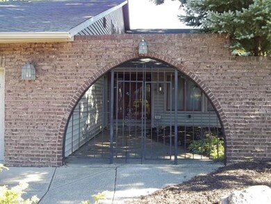 Close up of entry area.  Nice buffer from the stre