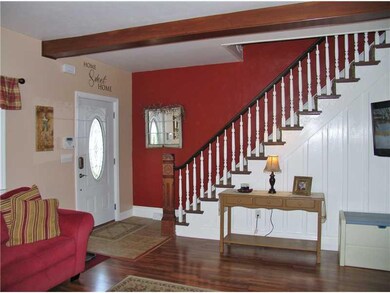 Entry/Foyer.