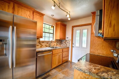 NEW NEW NEW Kitchen- Just bring the groceries and