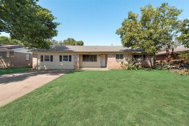 1112 Davis St, Cleburne, TX 76033 - photo 2