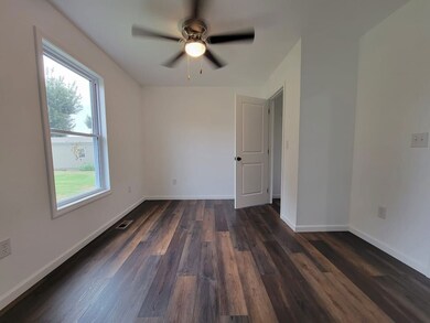 419 SW 3rd St, Loogootee, IN 47553 - photo 7