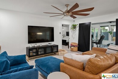 612 Chicago St, San Marcos, TX 78666 - photo 7