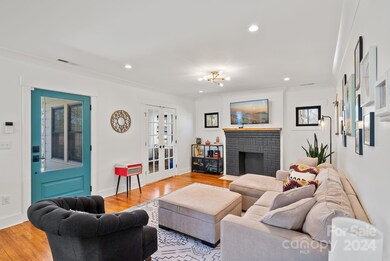 Living Room/ Fireplace