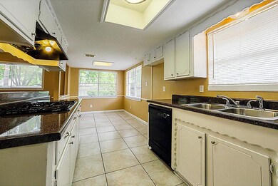 3915 Lemon Tree Ln, Houston, TX 77088 - photo 7