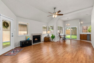 8570 Pool Creek Dr, Houston, TX 77095 - photo 6