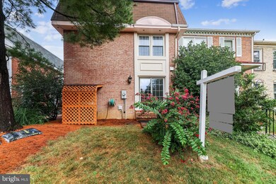 1341 Chetworth Ct, Alexandria, VA 22314 - photo 5