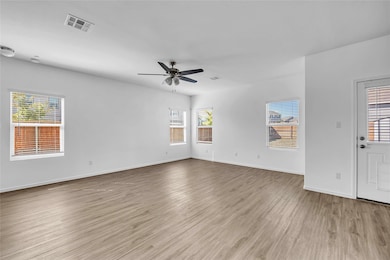 132 Bronco Billy Dr, Jarrell, TX 76537 - photo 3