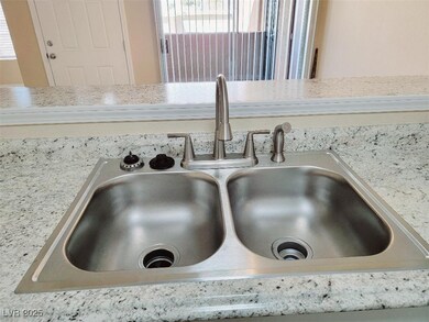 1450 Hialeah Dr unit D, Las Vegas, NV 89119 - photo 7