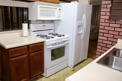 2117 Jethro Ave, Zion, IL 60099 - photo 4