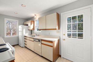 36 Irving St unit B, Salem, MA 01970 - photo 4